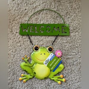💜 3 for $10 Green Frog Welcome Sign
